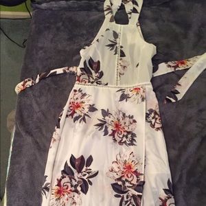 Great dress for beach pictures! Never worn!